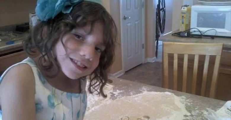 La figlia adottiva di 9 anni in realtà ne ha 22 e cerca di ucciderla