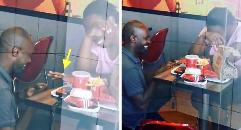 Proposta di matrimonio fast food
