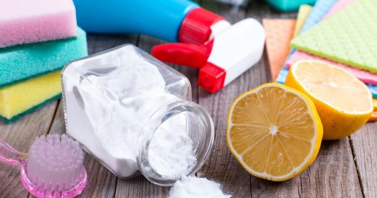 Come preparare un rimedio naturale per eliminare i cattivi odori del bagno