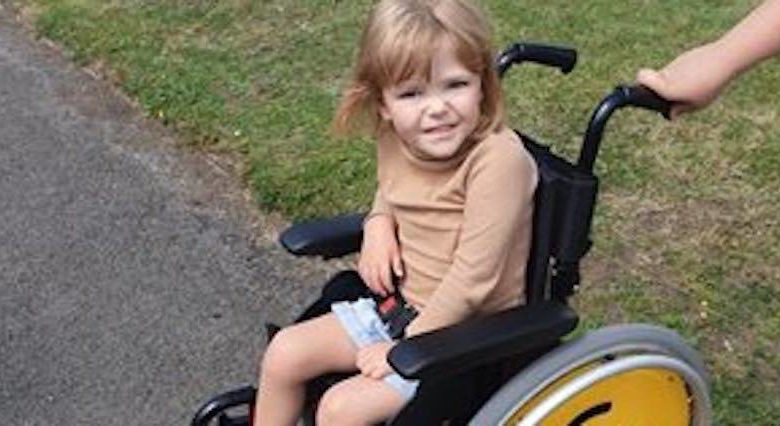 bambina disabile