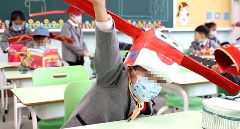 Coronavirus Cina Il Cappello Speciale Per I Bambini Che Vanno A Scuola