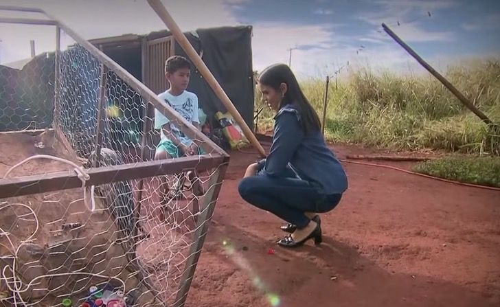 Il bambino con la giornalista