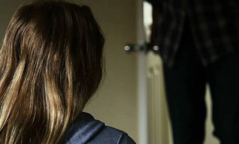 12enne abusata in famiglia, condannati genitori e patrigno