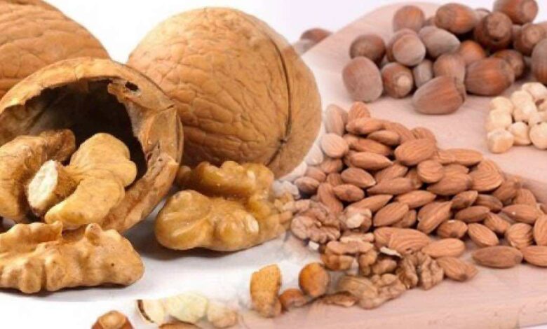 mangiare noci riduce il rischio di ictus
