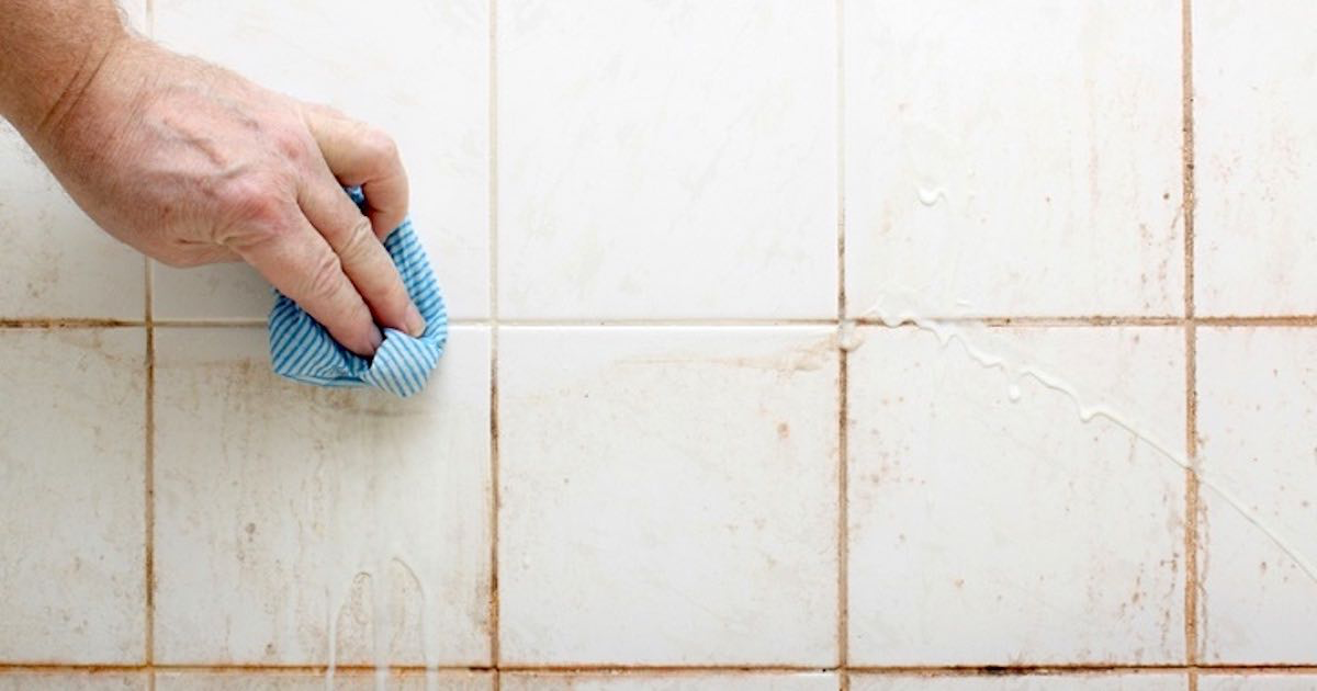 Come pulire le piastrelle del bagno