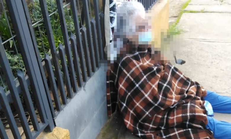 Anziana sfrattata finisce in strada per colpa della figlia