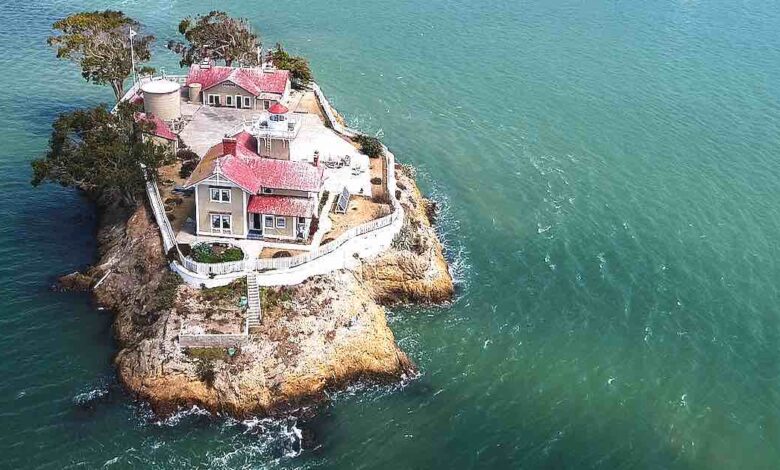 custodi di un faro su un'isola