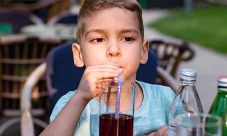 dare bevande gassate ai figli