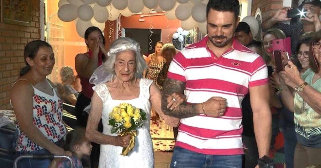 A 96 anni sposa l'amore della sua vita