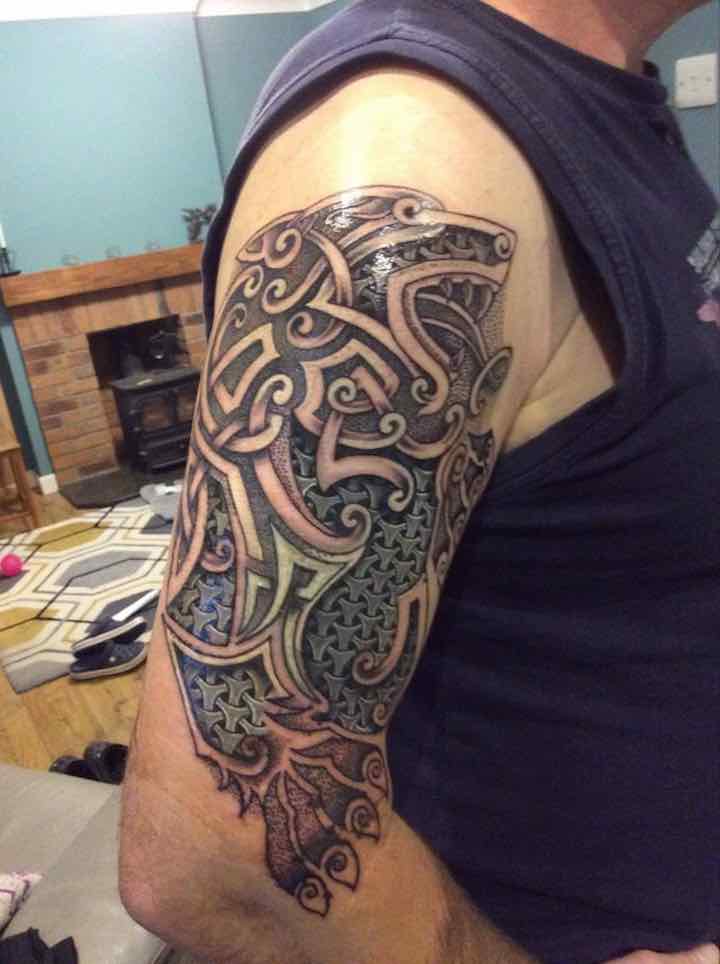 vistoso tattoo dallo stile tribale