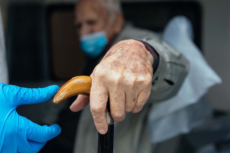 Infermieri no-vax infettano 27 anziani casa di riposo