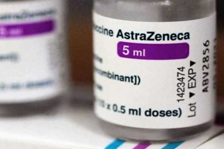 rifiuta di vaccinarsi con AstraZeneca