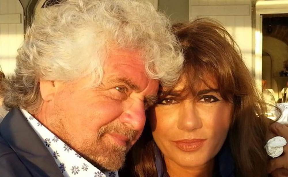 La moglie di Beppe Grillo difende il figlio Ciro