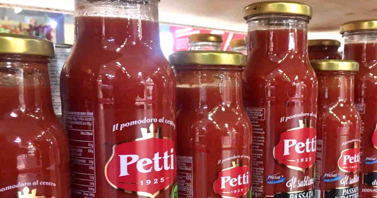Maxi sequestro di passata pomodori Petti