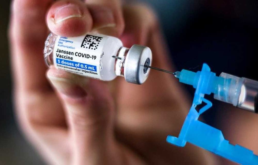 Un 54enne muore per una trombosi dopo il vaccino Johnson Johnson